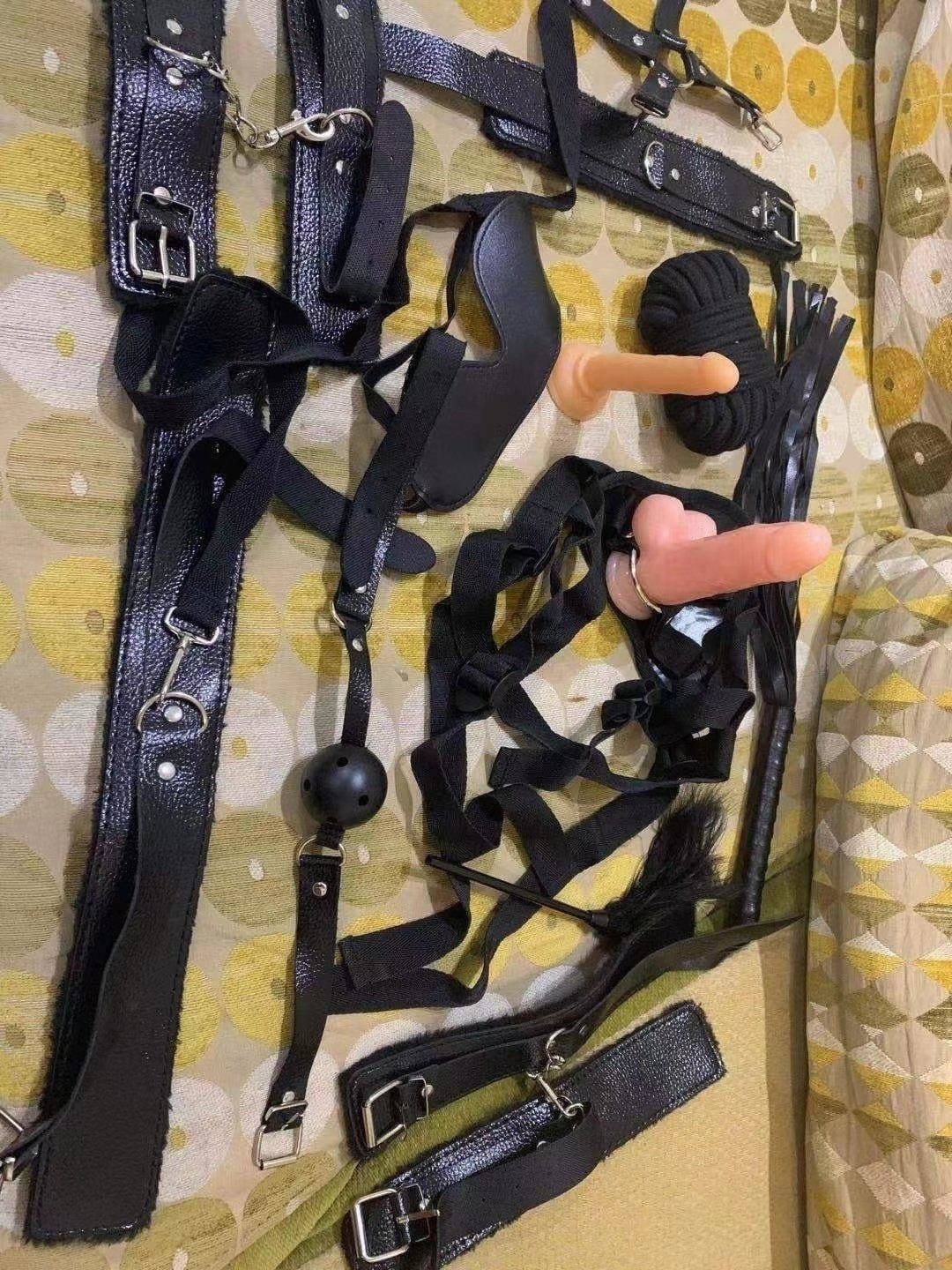 Queen of Kinky Play(lesbian 3some Anal)